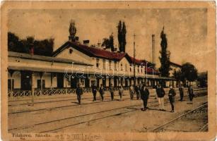 Fülek, Filakovo; vasútállomás / Nadrazi / Bahnhof / railway station (gyűrődések / creases)