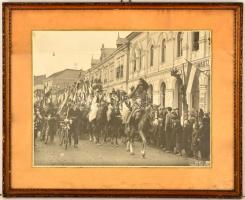 1939 A beregszászi bevonulás díszünnepéllyel, elől Szalkai Ferenc ludovikás százados, MFI fotó korab...