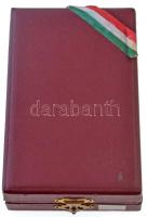 1985. "A Munka Érdemrend" bronz fokozata, zománcozott Br kitüntetés szalagon, nem saját sz...