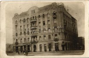 Budapest III. Óbuda, Nagyszombat utca 3. bérház, Kovald Péter és Fia üzlete, bor- és sörcsarnok. photo (EK)