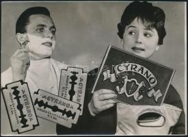 cca 1960 Cyrano borotvapenge reklámfotója, 13×18 cm