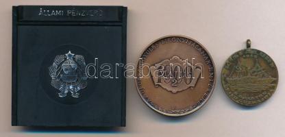 3db-os vegyes magyar emlékérem tétel, közte 1984. "Naptár" bélyegérem sérült ÁPV tokban (3...