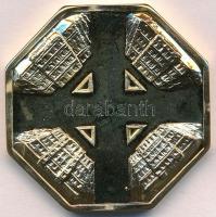 2000. "Terézváros Millenniumi Emlékérme - Budapest" aranyozott, nyolcszögletű, kétoldalas ...