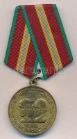 Szovjetunió 1988. 70 éves a Szovjet Fegyveres Erők sárgaréz kitüntetés mellszalagon T:1- Soviet Union 1988. 70 Years of the Armed Forces of the USSR brass medal with ribbon C:AU