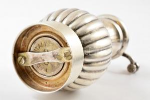 Ezüst borsszóró. Jelzett. 134g. 13 cm