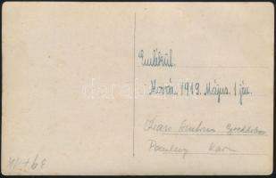 1919 Május elsejei felvonulás Mosonmagyaróváron, katonai zenekarral, hátoldalon feliratozott fotólap...