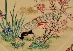 3 db távol-keleti mintájú fajansz tányér kézzel festett, jelzés nélkül. d:19 cm Kis kopásokkal