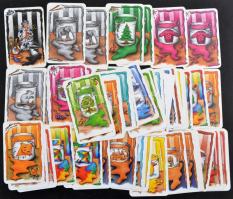 3 db játékkártya, közte bontatlan cigány vetőkártya, 33 lapos bontatlan Piatnik francia kártya, valamint egy játékkártya műanyag tokban