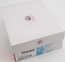 Virágmintás kerámia fali tányér, 3 db, jelzett, kis kopásnyomokkal, d: 15 és 20 cm