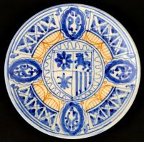 Spanyol kerámia fali tányér, kis kopásnyomokkal, d: 23 cm