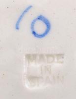 Spanyol kerámia fali tányér, kis kopásnyomokkal, d: 23 cm