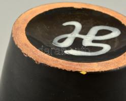 Iparművészeti Vállalatos Gorka Lívia fekete-fehér-narancssárga csíkos kaspó, jelzett, az alján lepat...