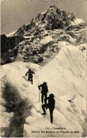 Chamoix, Glacier des Bossons et lAiguille du Midi / mountain climbers in winter