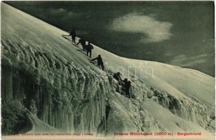 Unteres Monchsjoch, Bergschrund / mountain climbers in winter