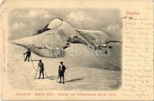 1902 Zemmgrund, Berliner Hütte, Aufstieg zum Schwarzenstein, mit der Spitze / mountain climbers in winter (EK)