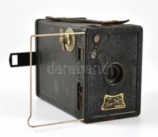 cca 1930 Houghton May Fair box fényképezőgép, kissé kopottas, működőképes állapotban / Vintage British boxcamera, in slightly worn, working condition