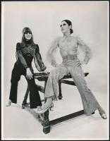 Divattörténeti adalékok. A képeken feltüntetett időpontokban, Budapesten készült divatfotók, magyar ...