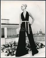 Divattörténeti adalékok. A képeken feltüntetett időpontokban, Budapesten készült divatfotók, magyar ...