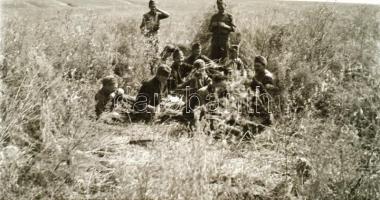 cca 1942 Thöresz Dezső (1902-1963) békéscsabai gyógyszerész és fotóművész szolgálatot teljesített eg...