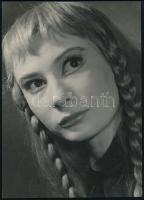 cca 1940-1950 Sulyok Mária színésznő, vintage színházi fotó, 26x19 cm + cca 1940 Bánky Zsuzsa (1921-...