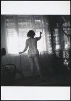 cca 1982 A női test szépsége, szolidan erotikus felvételek, 13 db vintage negatív + 3 db mai nagyítás, a papírképek nem a tételben szereplő negatívokról készültek, 24x36 mm és 25x18 cm között