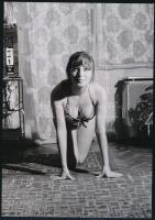 cca 1976 Egy privát farsangi bál után, szolidan erotikus felvételek, 13 db vintage negatív + 3 db mai nagyítás, a papírképek nem a tételben szereplő negatívokról készültek, 24x36 mm és 25x18 cm között