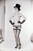 cca 1976 Egy privát farsangi bál után, szolidan erotikus felvételek, 13 db vintage negatív + 3 db ma...