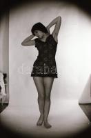 cca 1979 A lányok, a lányok angyalok, szolidan erotikus felvételek, 13 db vintage negatív + 1 db mai...