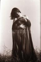 cca 1978 A természet ölelésében, szolidan erotikus felvételek, 13 db vintage negatív + 1 db mai nagy...