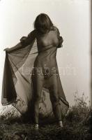 cca 1978 A természet ölelésében, szolidan erotikus felvételek, 13 db vintage negatív + 1 db mai nagy...