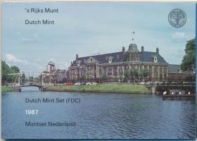 Hollandia 1987. 5c-2 1/2G (5xklf) + Utrecht emlékérem forgalmi sor karton dísztokban T:1 Netherlands 1987. 5 Cents - 2 1/2 Gulden (5xdiff) + Utrecht commemorative coin, coin set in cardboard case C:UNC