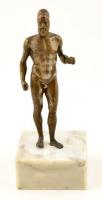 Ókori görög férfi, modern réz szobor, alabástrom talapzaton, kis kopásokkal, m: 16 cm