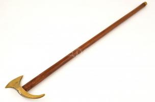 Vegyes KALOT-tétel: réz fejű fokos KALOT-címerrel, h: 74 cm + Domonkos Béla (1934- ): Kerkai Jenő 19...