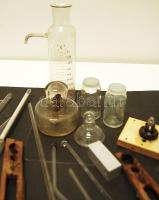 Kémcsövek, fiolák, Bunsen-égő: kis kémikus tétel