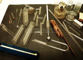 Kémcsövek, fiolák, Bunsen-égő: kis kémikus tétel