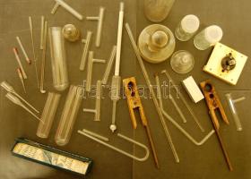 Kémcsövek, fiolák, Bunsen-égő: kis kémikus tétel