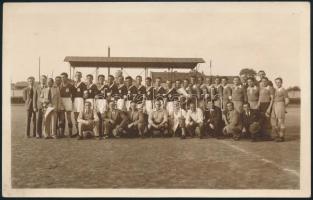cca 1930 a Remény FC csapata a Kőbányai úti pályán (későbbi Ganz-pálya), fotó, hátulján feliratozva, 9×14 cm