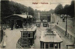 Budapest XII. Zugligeti villamos végállomás, várakozó villamosok, létra egy villamosnak döntve, átjáró híd (ragasztónyomok / glue marks)