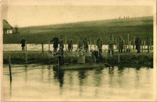 Herstellung von Drahthindernissen über einen Fluss 1916 / Tazení drátenych prekázek pres reku / WWI Austro-Hungarian K.u.K. military, making wire barriers over the river (EK)
