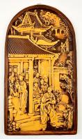 Kínai jelenetes mázas kerámia falikép, jelzés nélkül, apró kopásnyommal, apró lepattanással, 51x28 cm.