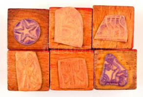 Retro Képnyomda játéknyomda, eredeti foltos, kopott papírdobozában, párnával, 18 db fa nyomódúccal, ...