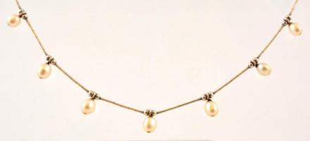 Ezüst(Ag) nyaklánc, tenyésztett gyöngyökkel, jelzett, h: 40 cm, bruttó: 3,6 g