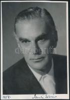 1954 Somló István (1902-1971) színész aláírása egy őt ábrázoló fotón, dátumozva, 8,5x6 cm.