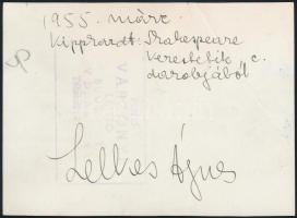 Lelkes Ágnes (1924-2013) színésznő aláírása egy őt ábrázoló fotó hátoldalán, törésnyommal, 12x9 cm