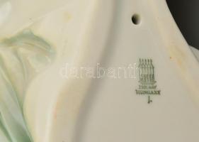 Zsolnay porcelán ülő nő, kézzel festett, jelzett, hibátlan, m: 22 cm