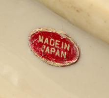 Udvarlás, kézzel festett porcelán figurapár, gyári mázhibákkal, m: 14 cm