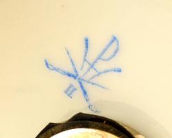 Herendi virágmintás porcelán lámpa, jelzett, kézzel festett, kis kopásnyomokkal, m: 30 cm