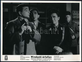 Mindenki ártatlan, 3 db filmfotó, 18×23 cm