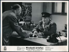 Mindenki ártatlan, 3 db filmfotó, 18×23 cm