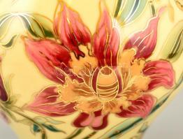 Zsolnay orchidea mintás váza, kézzel festett, jelzett, apró kopásnyomokkal, m: 17,5 cm